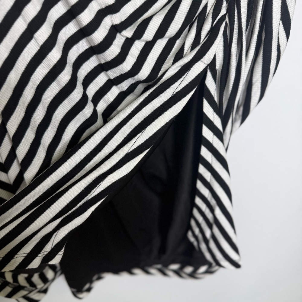 Torrid Black & White Striped Ruched Midi Dress – Size 2 (18/20) 2X - Picture 4 of 6